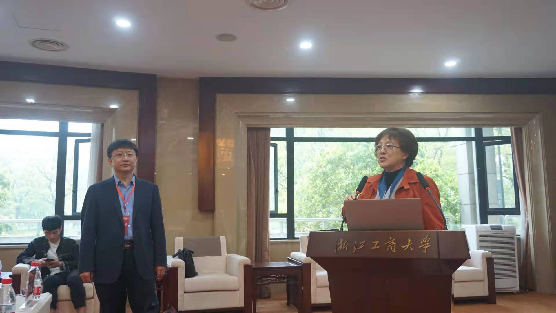 第一场主讲和主持.jpg 第一场主讲和主持.jpg